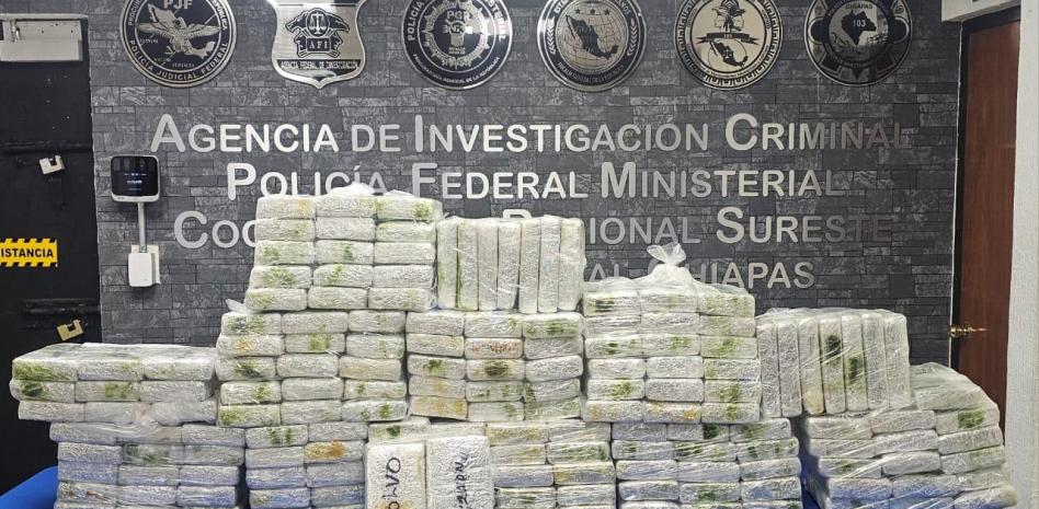 Con apoyo militar, FGR catea casa y asegura 204 paquetes con droga en Chiapas