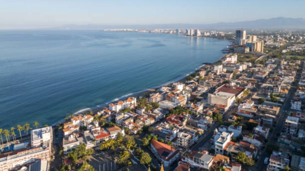 Turistas extranjeros pagarían impuesto en Puerto Vallarta